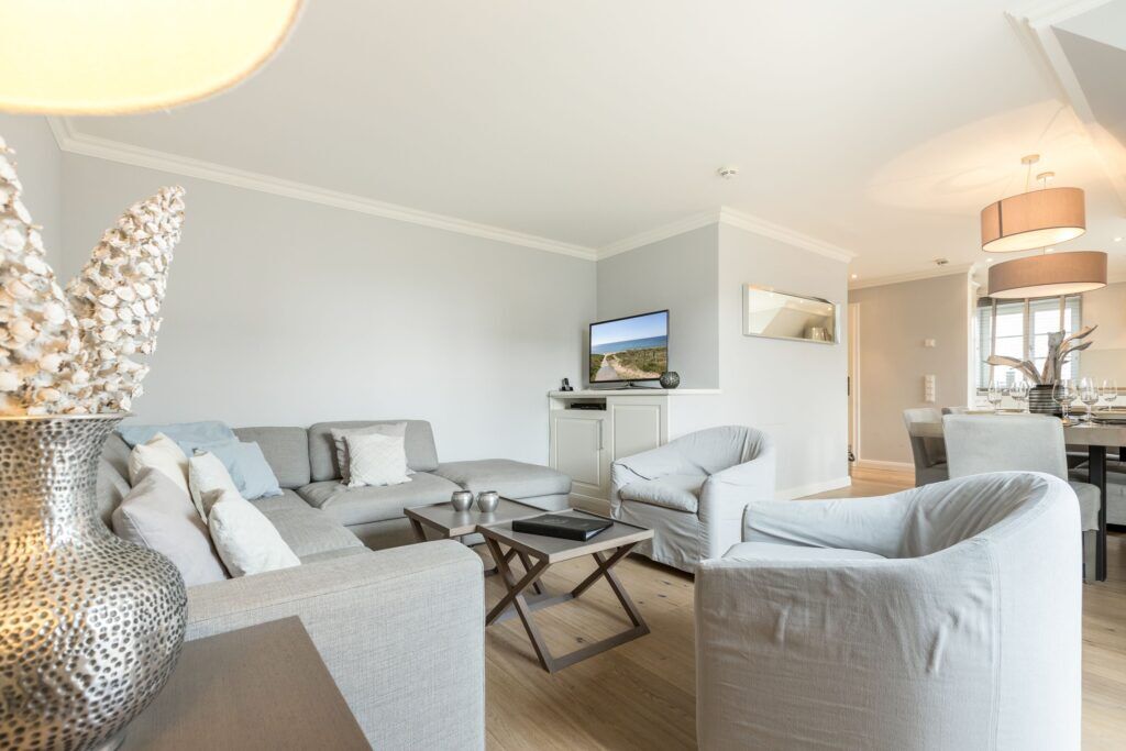 Wohnzimmer mit Fernseher in Ferienhaus auf Sylt
