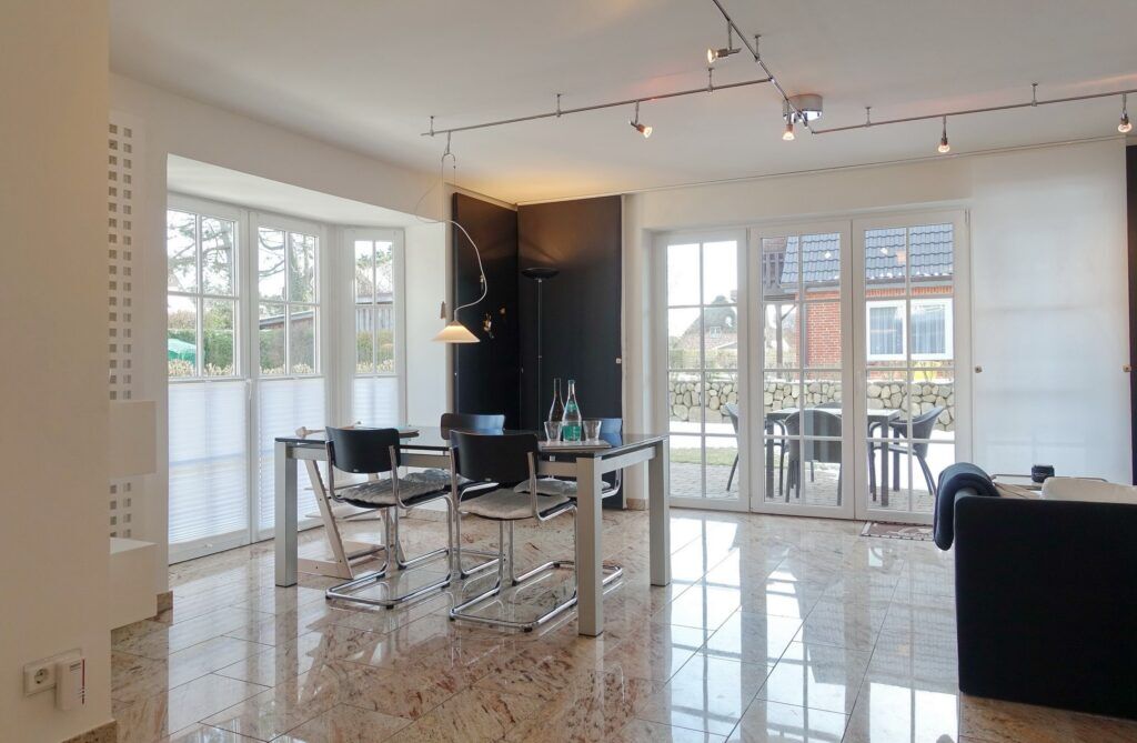 Esstisch in Ferienhaus auf Sylt