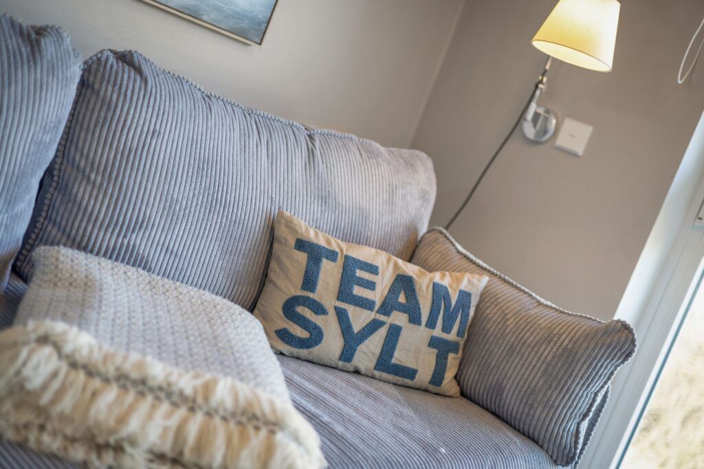 Sofa in einer Ferienwohnung auf Sylt