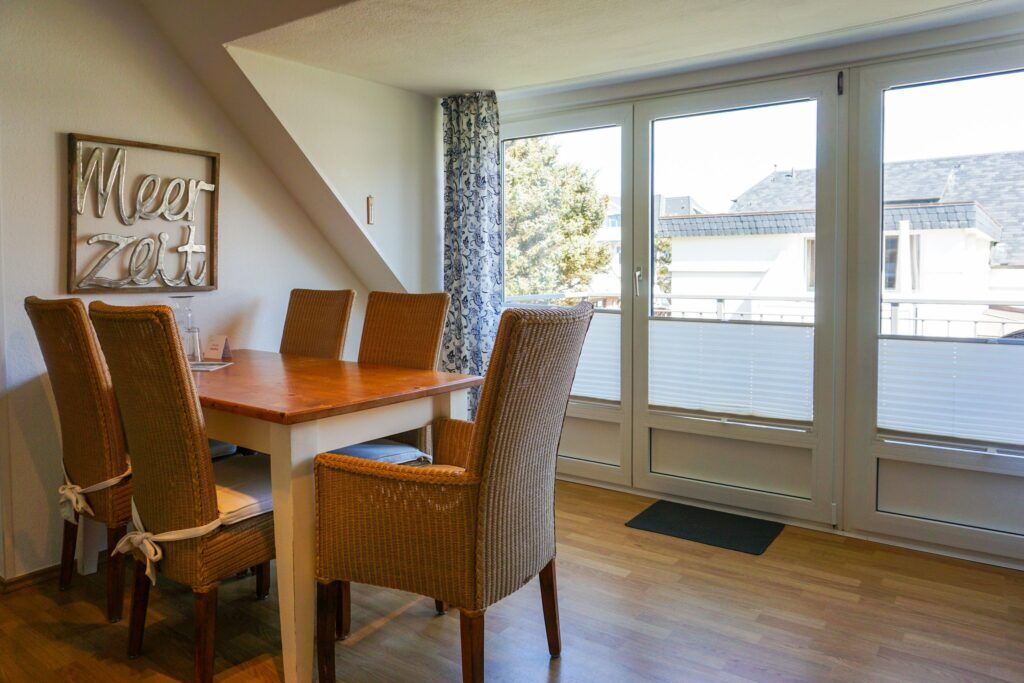 Esstisch in einer Ferienwohnung auf Sylt